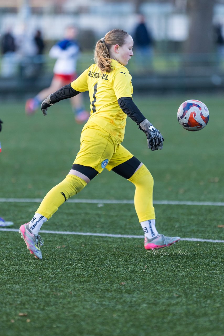 Bild 331 - wBJ Hamburger SV - Holstein Kiel : Ergebnis: 8:0